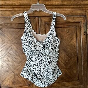 NWT Kona Sol Black and White Leopard Print takini swim top.